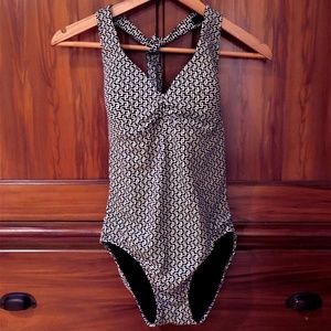 One-Piece Swimsuit B-Cup Molded Cups Underwire